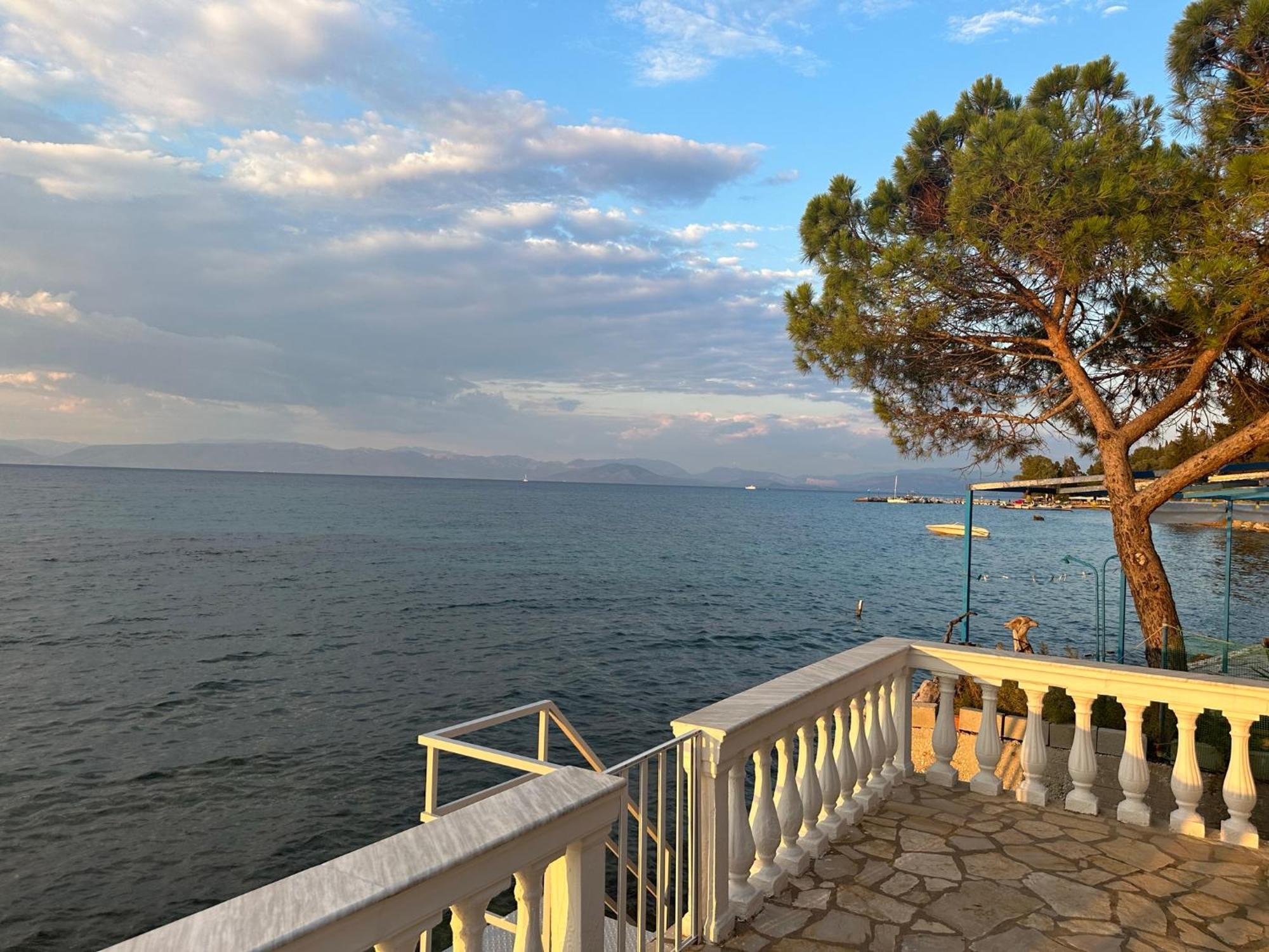 Blue Horizon  Villa Mpoukaris Exterior foto